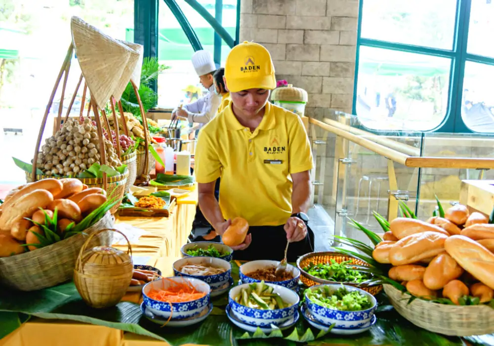 Thu&ecirc; xe c&oacute; t&agrave;i đi n&uacute;i B&agrave; Đen