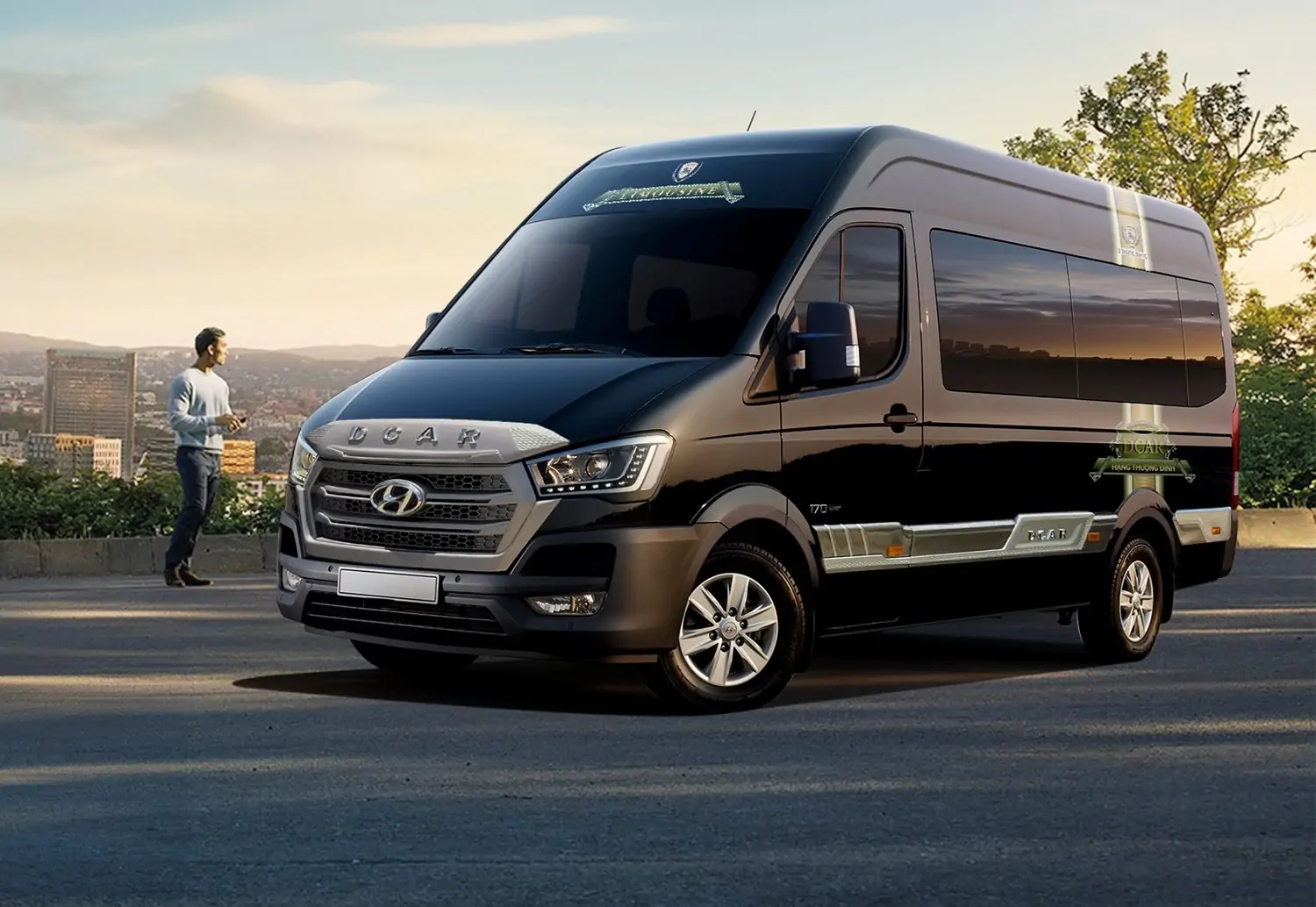 thu&ecirc; xe du lịch Hyundai Solati