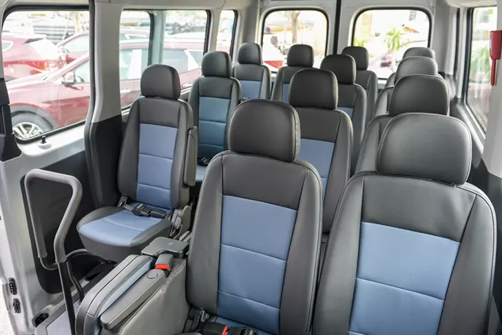 thu&ecirc; xe du lịch Hyundai Solati