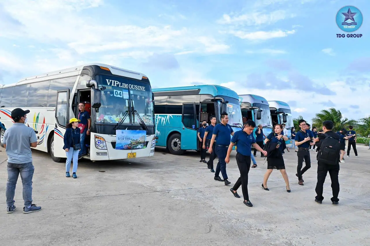 thuê xe đưa đón nhân viên