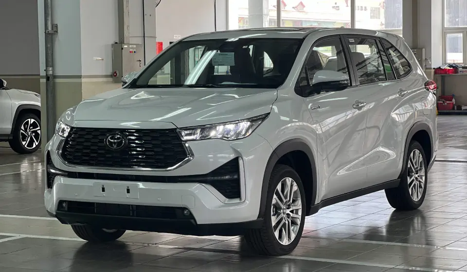 thuê xe du lịch Innova 7 chỗ
